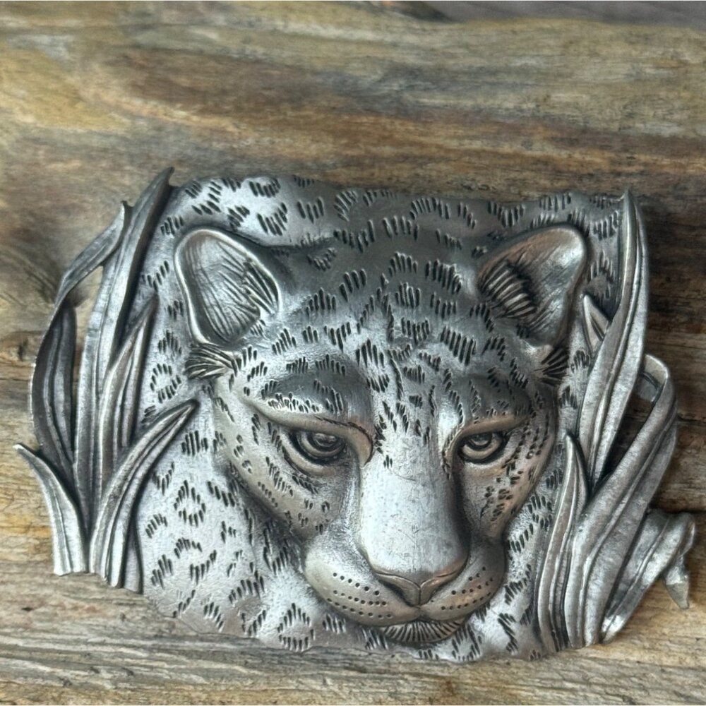 JJ Jonette Leopard Cat Brooch Pin Vintage 1986 Pewter Wild Cat in Grass Signed